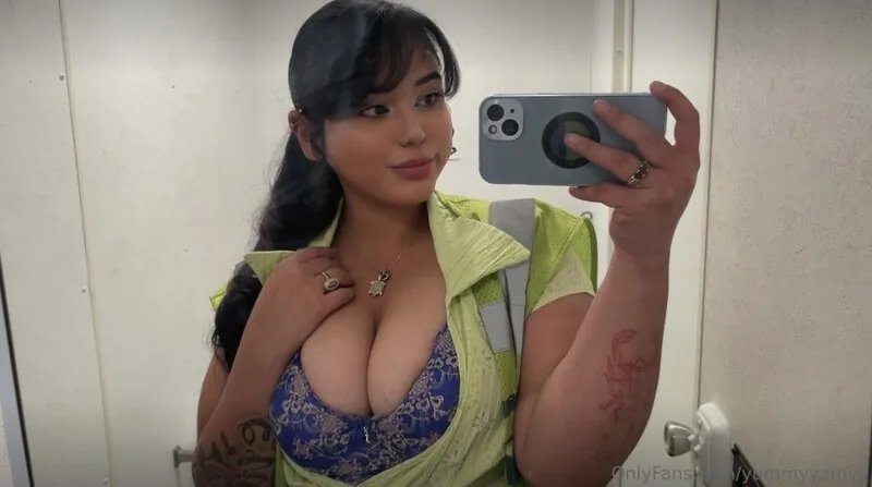 Yummmyamy tattooed camshow