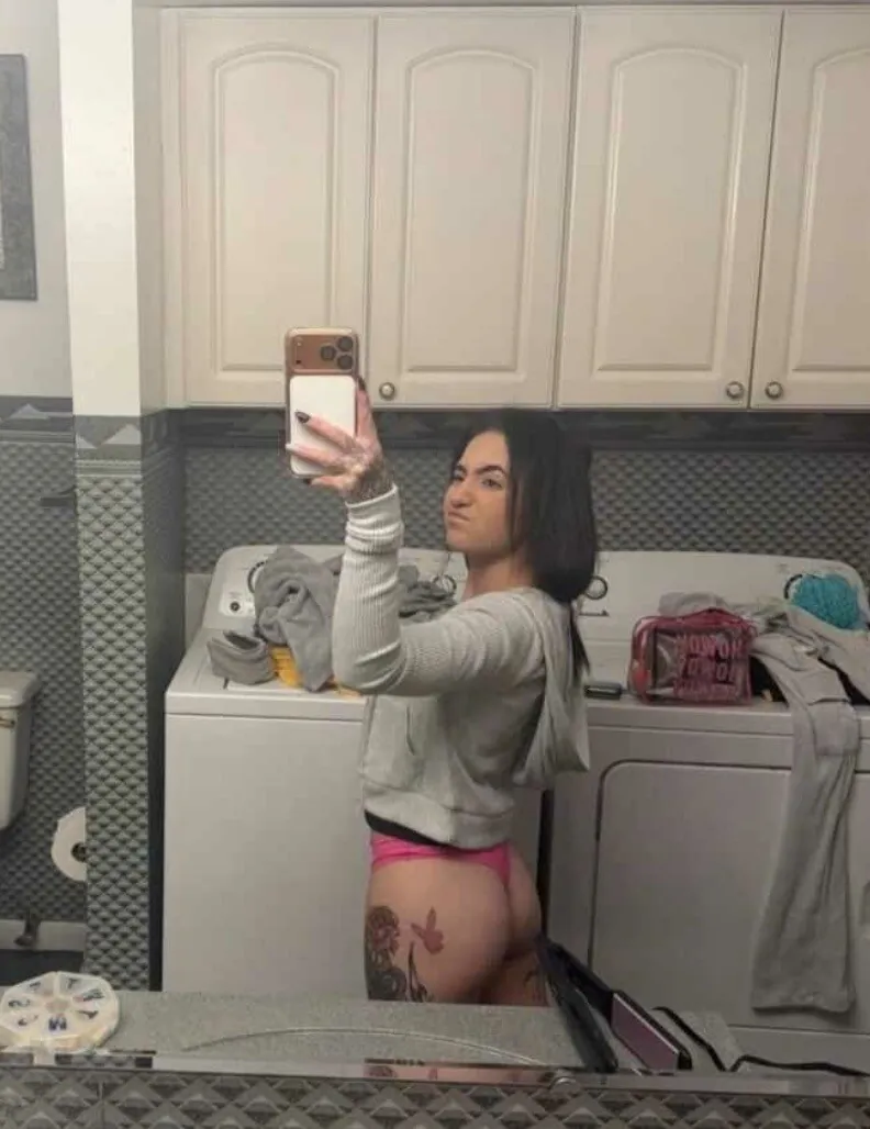 Gabby Robison (Pretty.bxtch) tattooed camshow