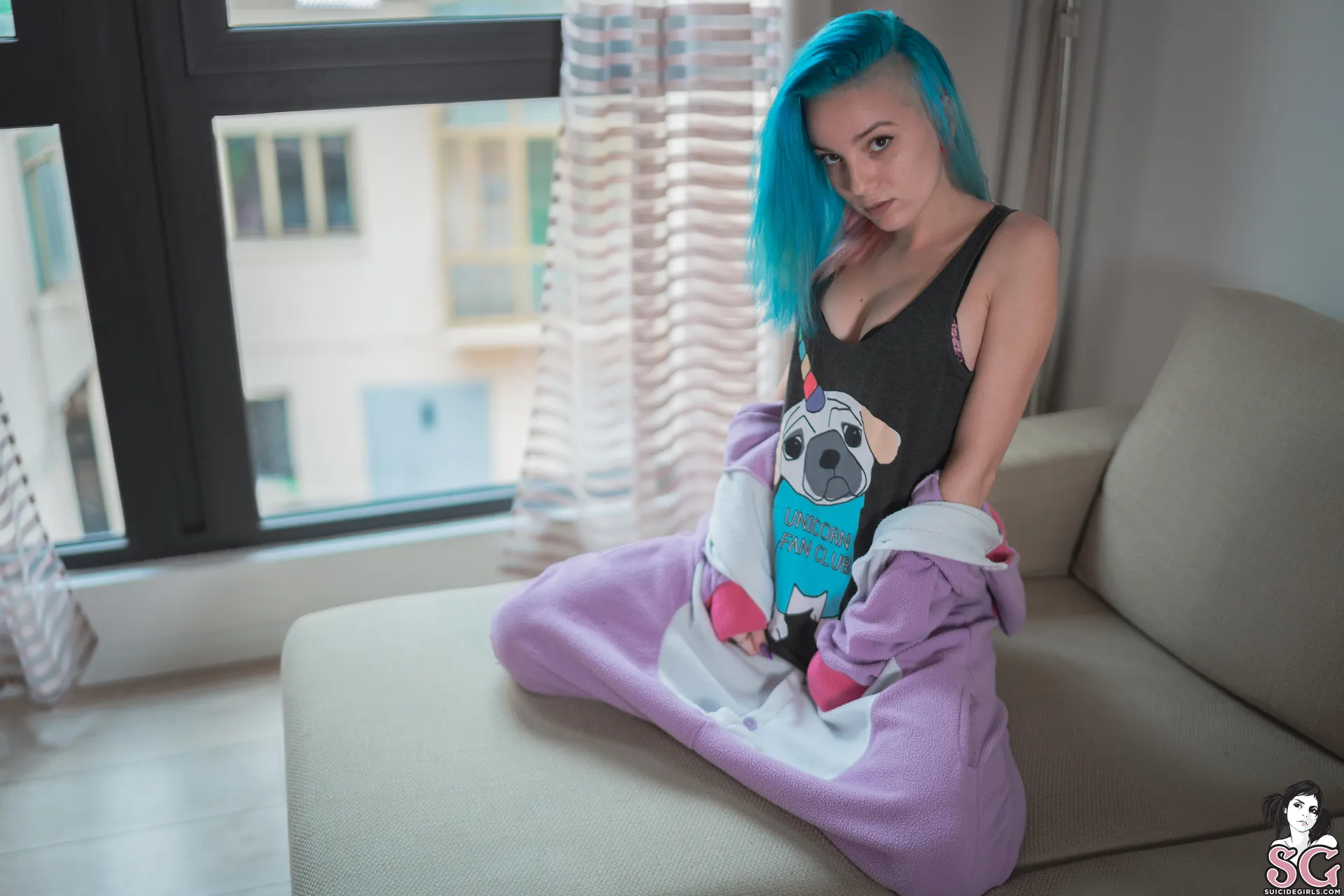 Kuuntaraxia alt camshow