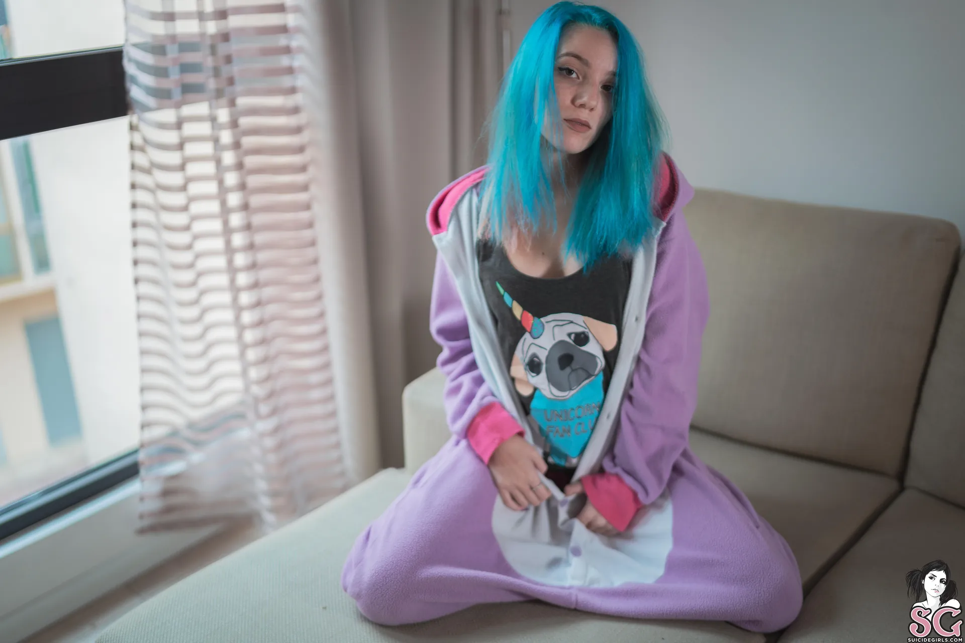 Kuuntaraxia alt camshow