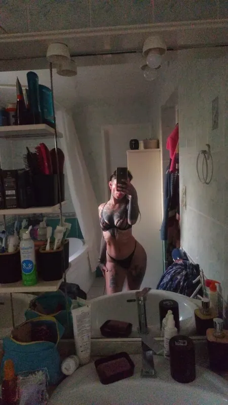 saraee_anguis · Sarah.Mercier tattooed camshow