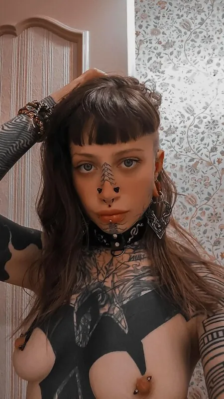 saraee_anguis · Sarah.Mercier tattooed camshow