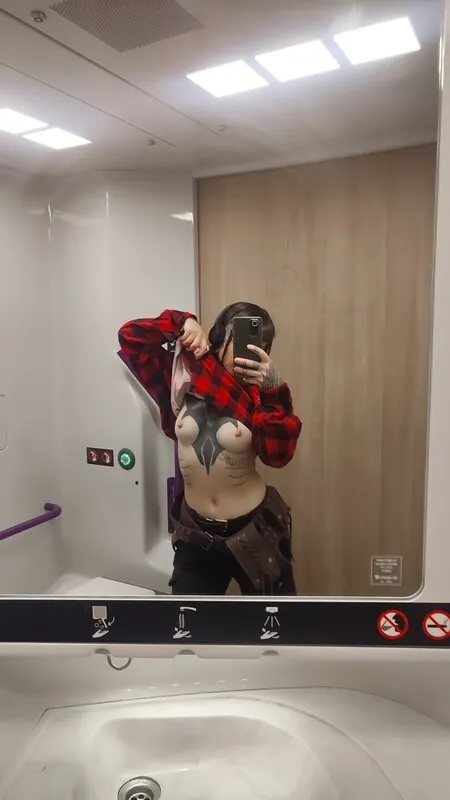saraee_anguis · Sarah.Mercier tattooed camshow