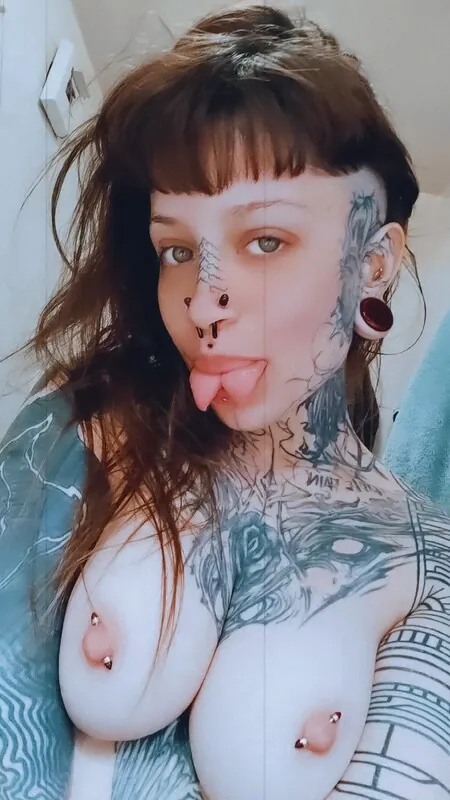 saraee_anguis · Sarah.Mercier tattooed camshow