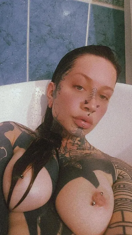 saraee_anguis · Sarah.Mercier tattooed camshow